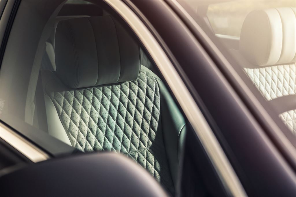 De Jaguar XJ facelift werd medio 2015 voorgesteld. Inmiddels weten we de prijzen en de uitvoeringen, voordat het model in januari 2016 de dealers aan doet.