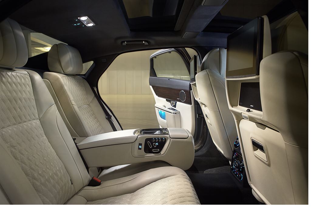 De Jaguar XJ facelift werd medio 2015 voorgesteld. Inmiddels weten we de prijzen en de uitvoeringen, voordat het model in januari 2016 de dealers aan doet.
