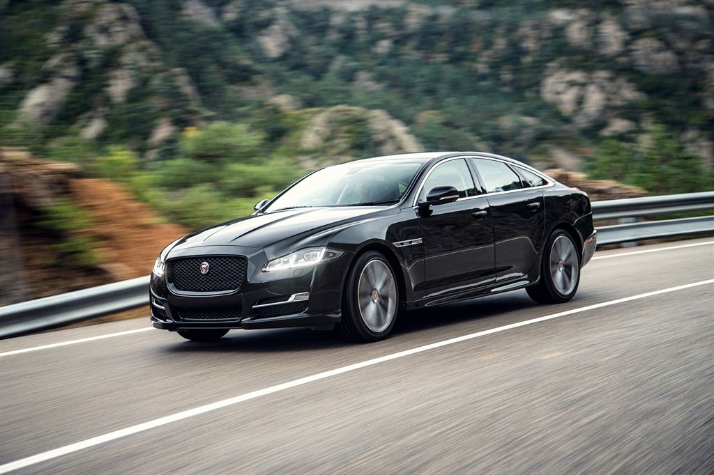 De Jaguar XJ facelift werd medio 2015 voorgesteld. Inmiddels weten we de prijzen en de uitvoeringen, voordat het model in januari 2016 de dealers aan doet.