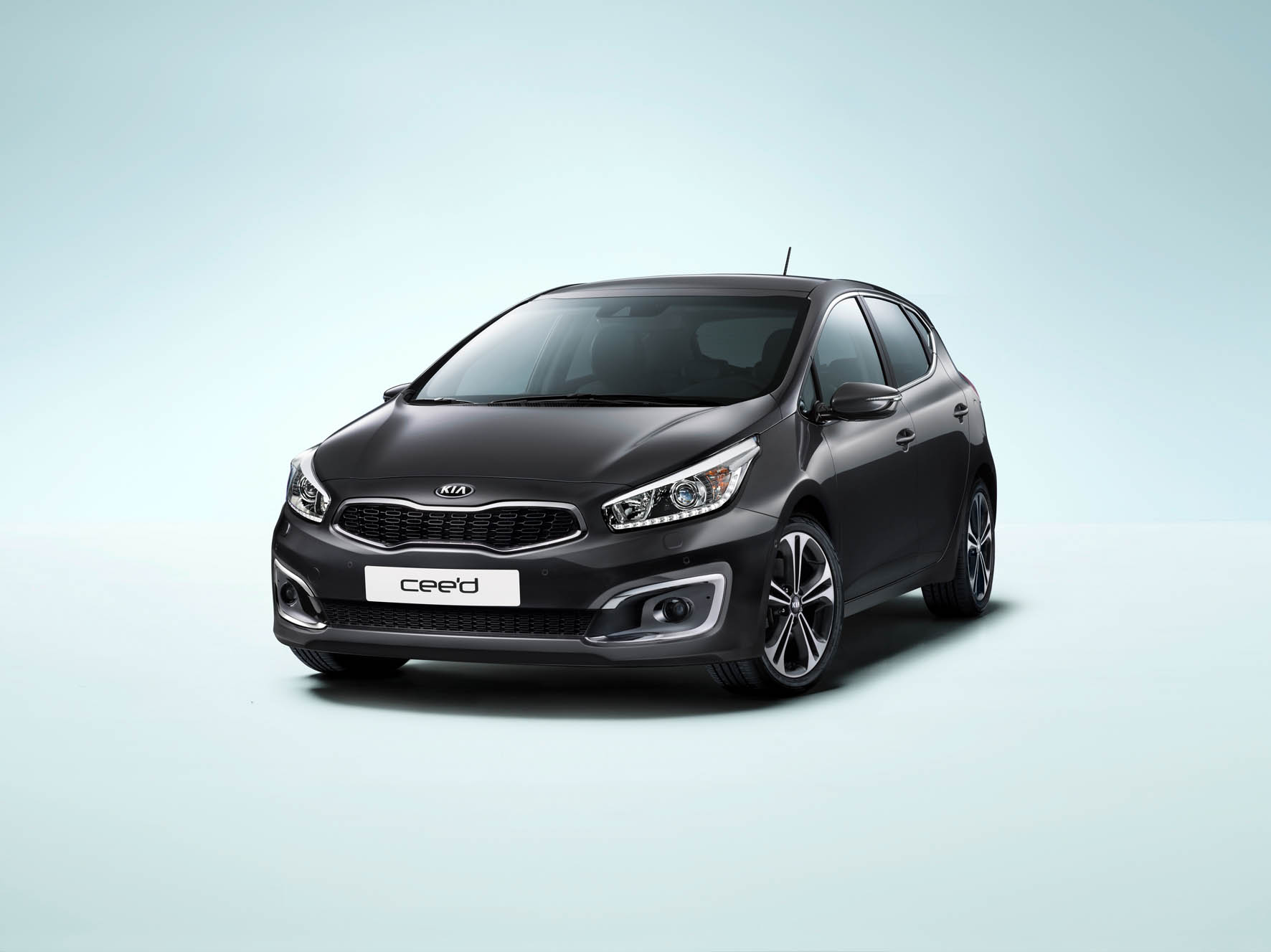 De vernieuwde Kia cee'd staat nu in de showroom en komt in september op de markt als GT-Line en 1.0 T-GDI.