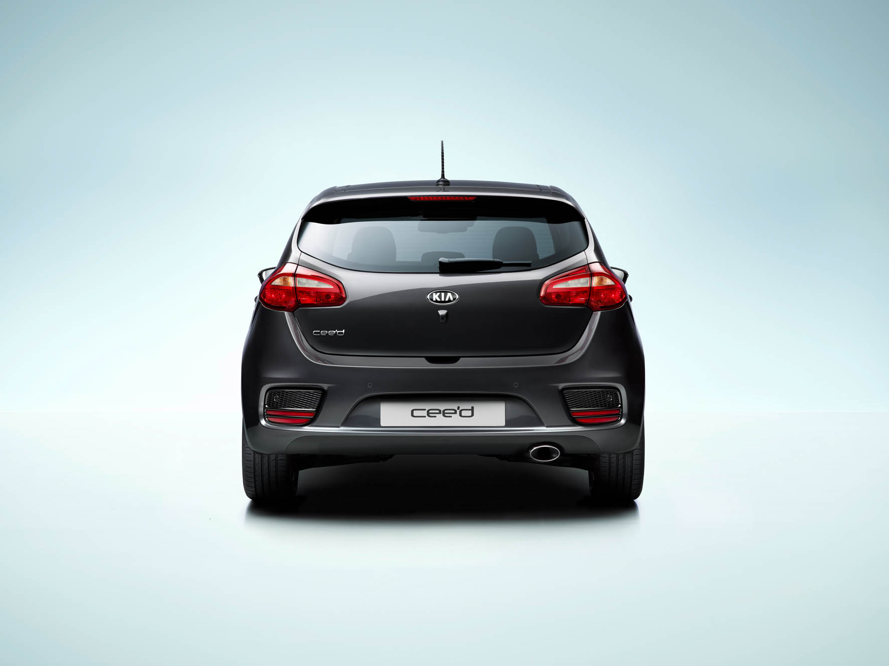 De vernieuwde Kia cee'd staat nu in de showroom en komt in september op de markt als GT-Line en 1.0 T-GDI.