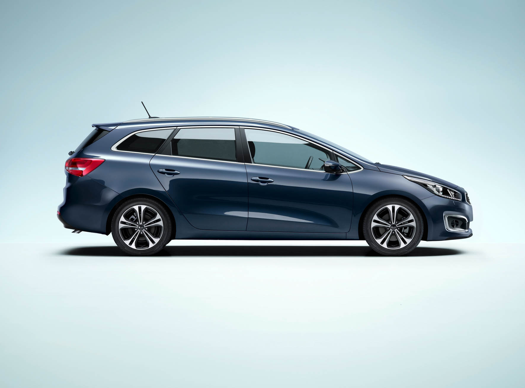 De vernieuwde Kia cee'd staat nu in de showroom en komt in september op de markt als GT-Line en 1.0 T-GDI.