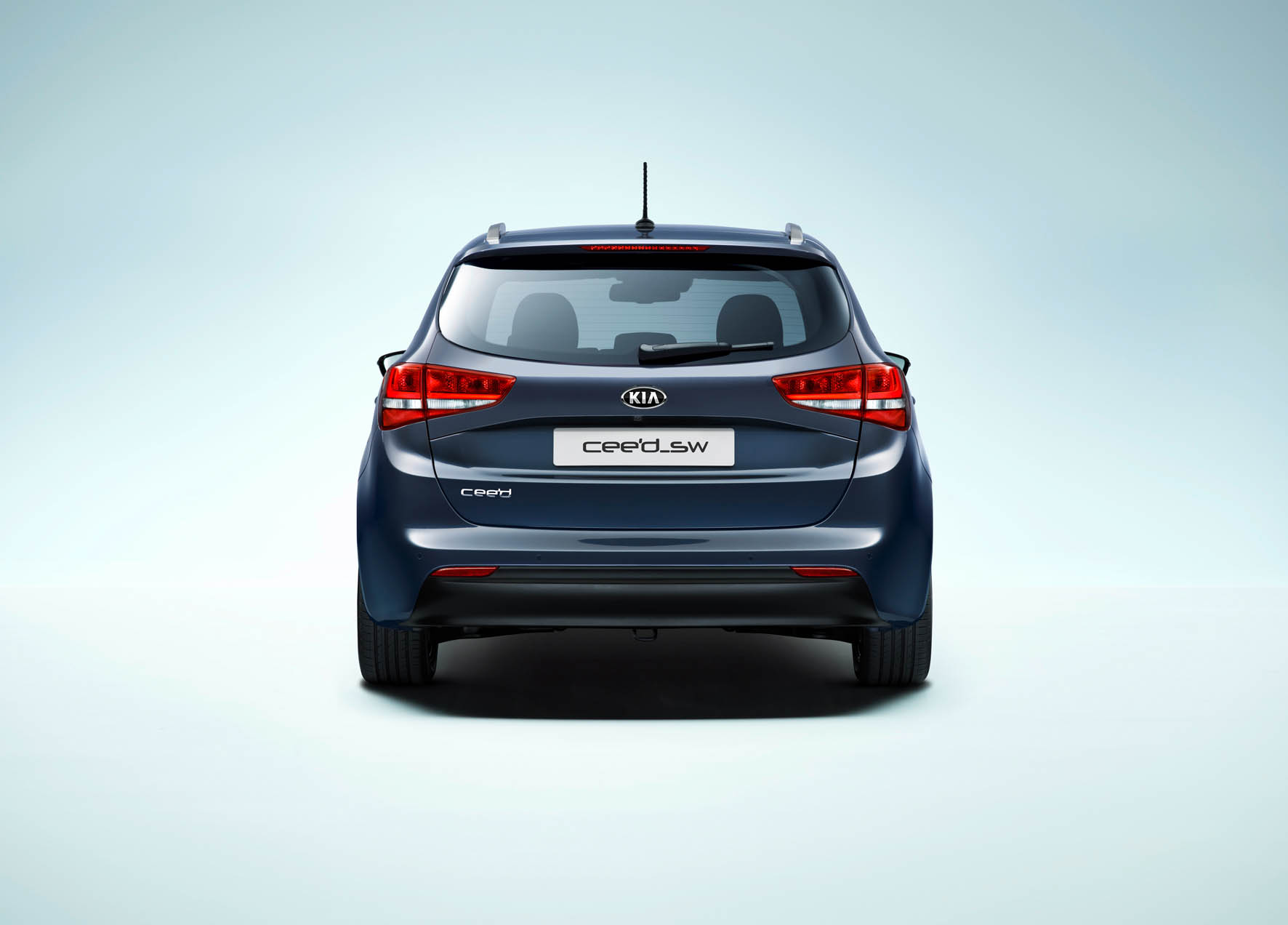 De vernieuwde Kia cee'd staat nu in de showroom en komt in september op de markt als GT-Line en 1.0 T-GDI.