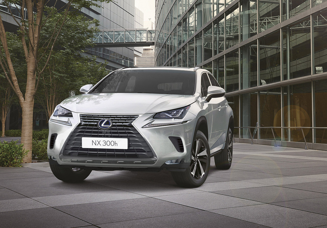 De vernieuwde Lexus CT 200h en NX 300h zijn inmiddels verkrijgbaar.