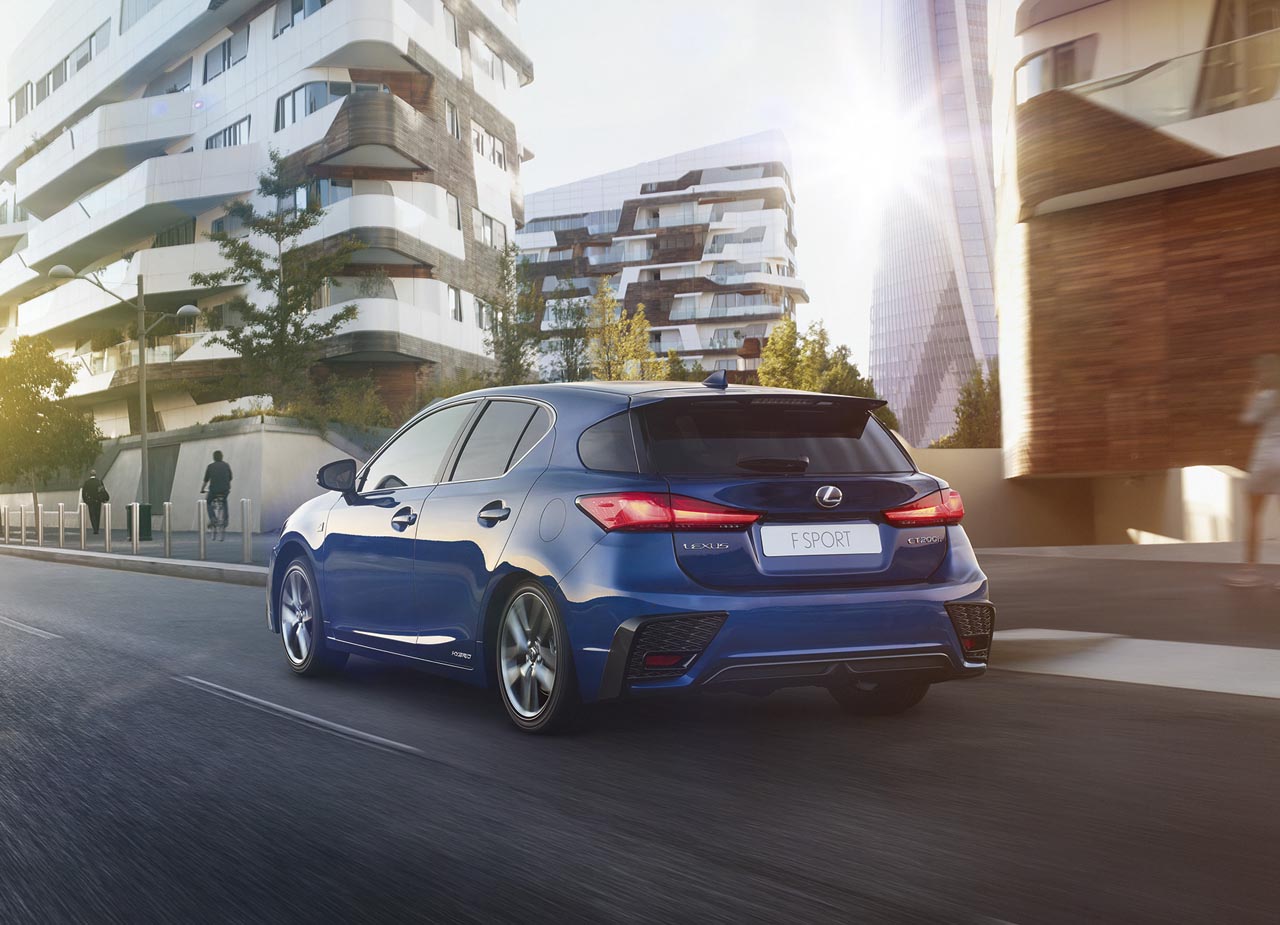 De vernieuwde Lexus CT 200h en NX 300h zijn inmiddels verkrijgbaar.