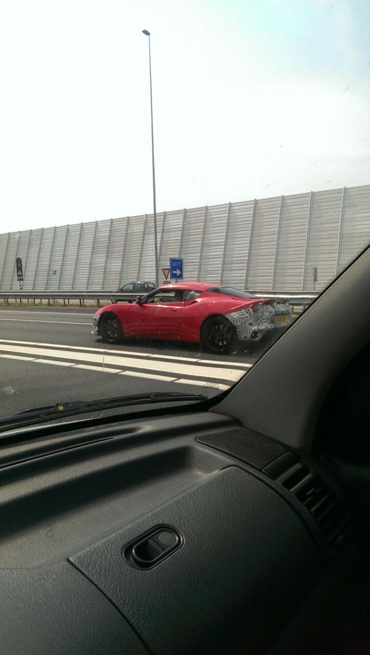 Lotus geeft de Evora een facelift. Het prototype is in Amsterdam gesignaleerd door Andres Kuipers.