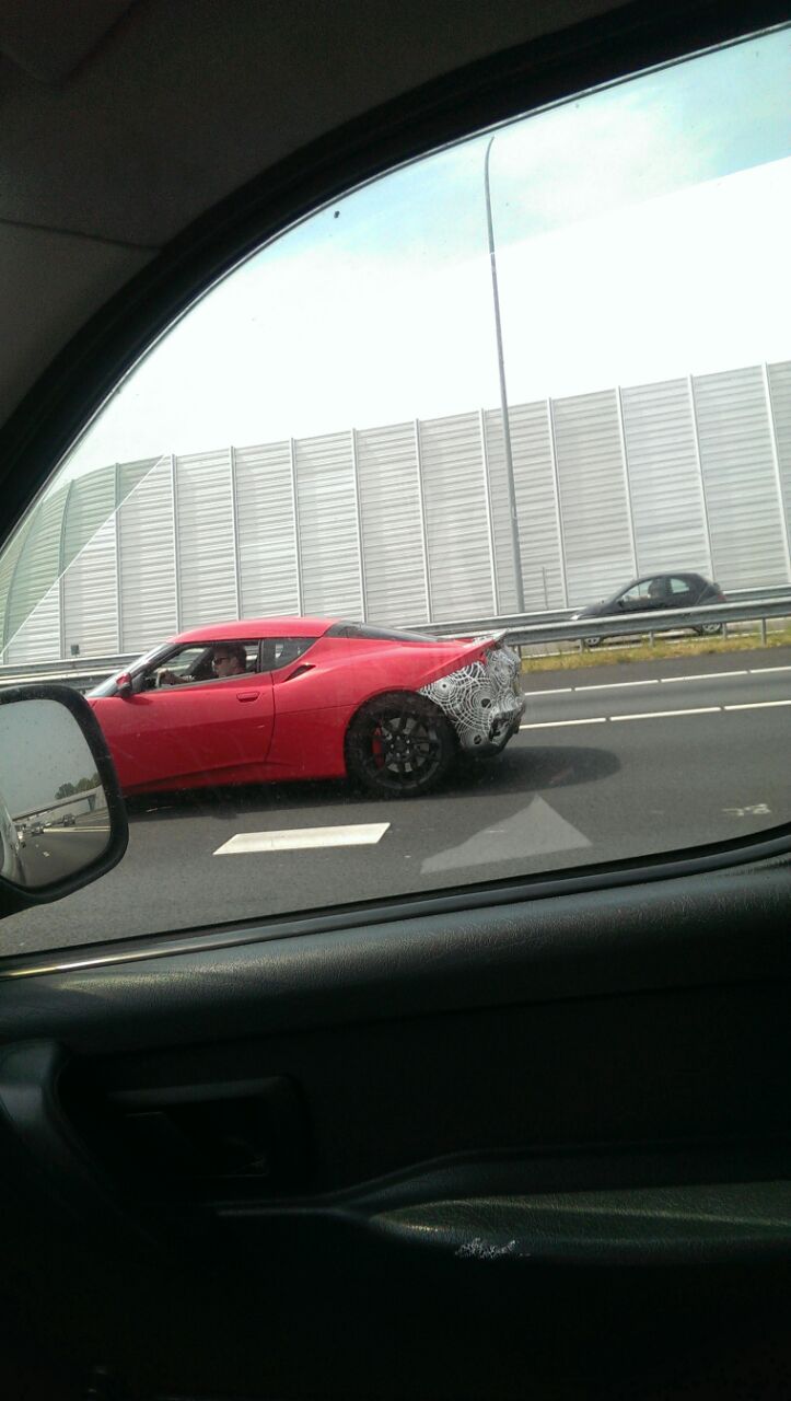 Lotus geeft de Evora een facelift. Het prototype is in Amsterdam gesignaleerd door Andres Kuipers.