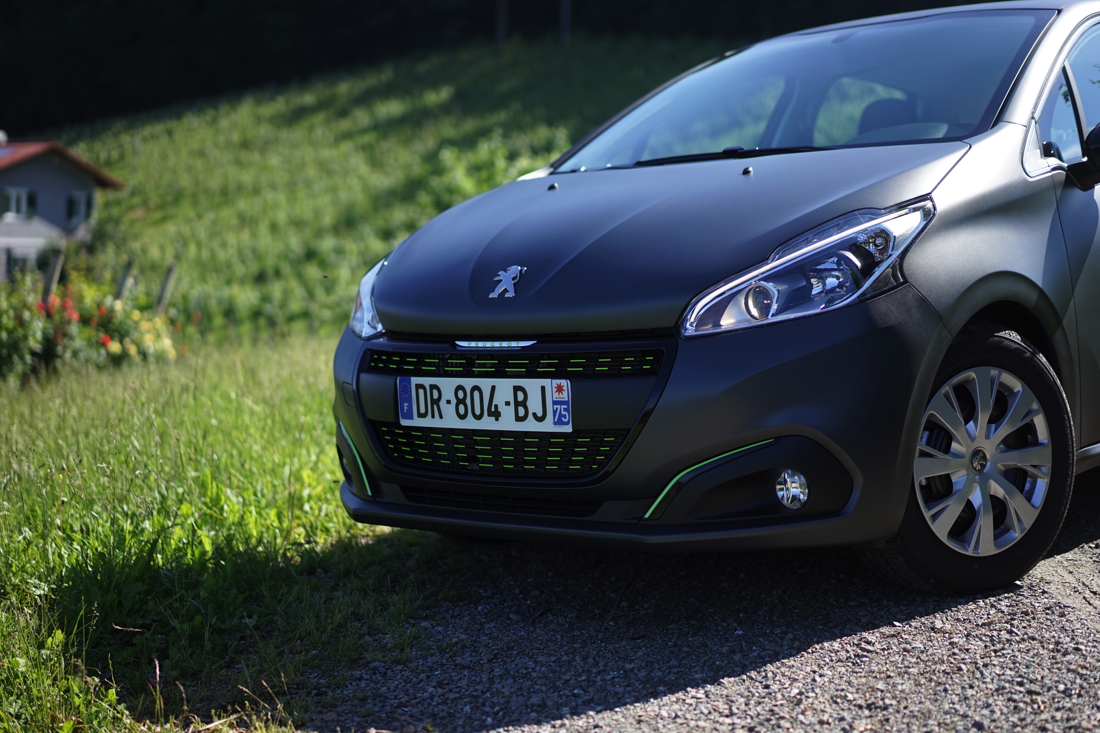 Uiterlijk zijn de verschillen minimaal, maar toch is de Peugeot 208 een leukere auto dan dat hij was, ontdekten we in Oostenrijk. Autotest!