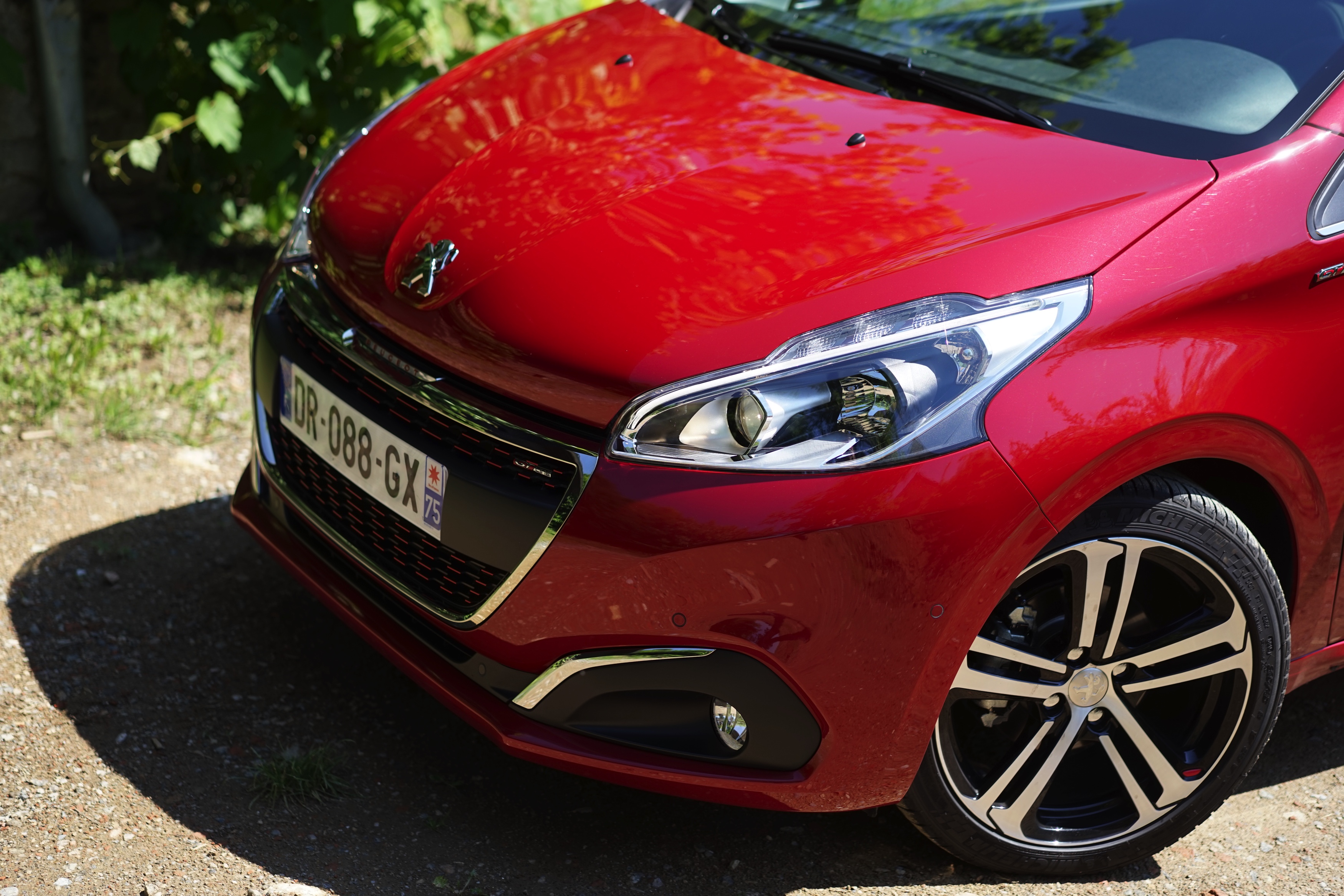 Uiterlijk zijn de verschillen minimaal, maar toch is de Peugeot 208 een leukere auto dan dat hij was, ontdekten we in Oostenrijk. Autotest!