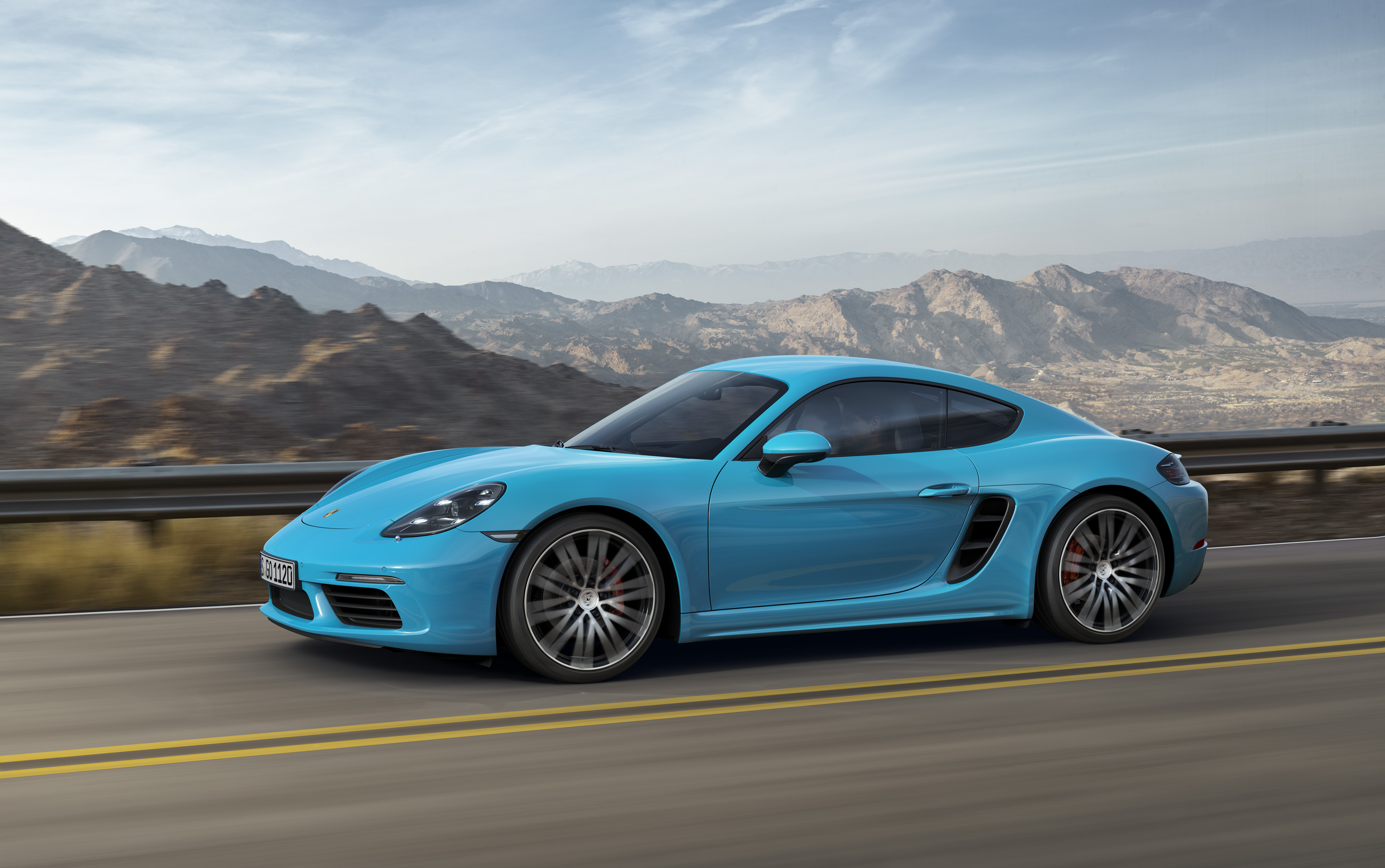 Porsche 718 Cayman facelift een feit. De grondige update brengt nieuwe looks, verbeterd rijgedrag en nieuwe viercilindermotoren.