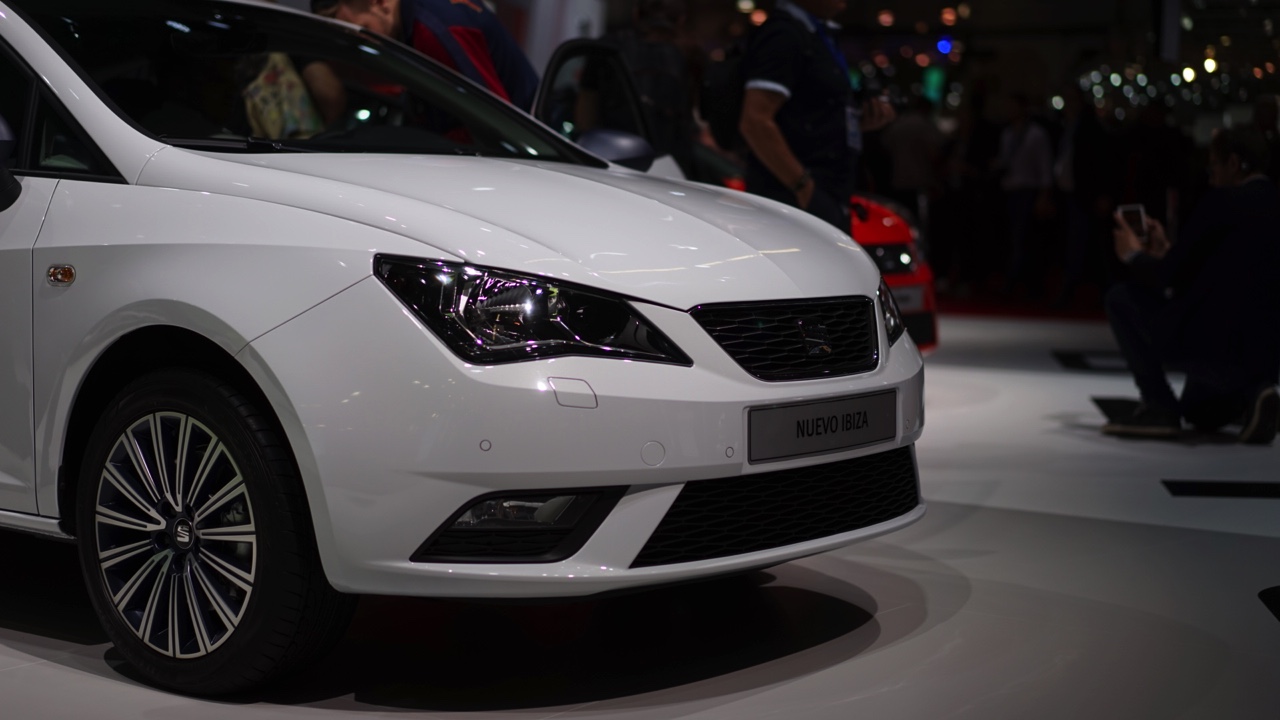 Nieuwe Seat Ibiza prijzen vanaf 12.950 euro voor de 1.0 MPI en 13.950 euro met de 1.0 TSI. Speciale aandacht krijgen de Style Connect en FR Connect uitvoeringen.