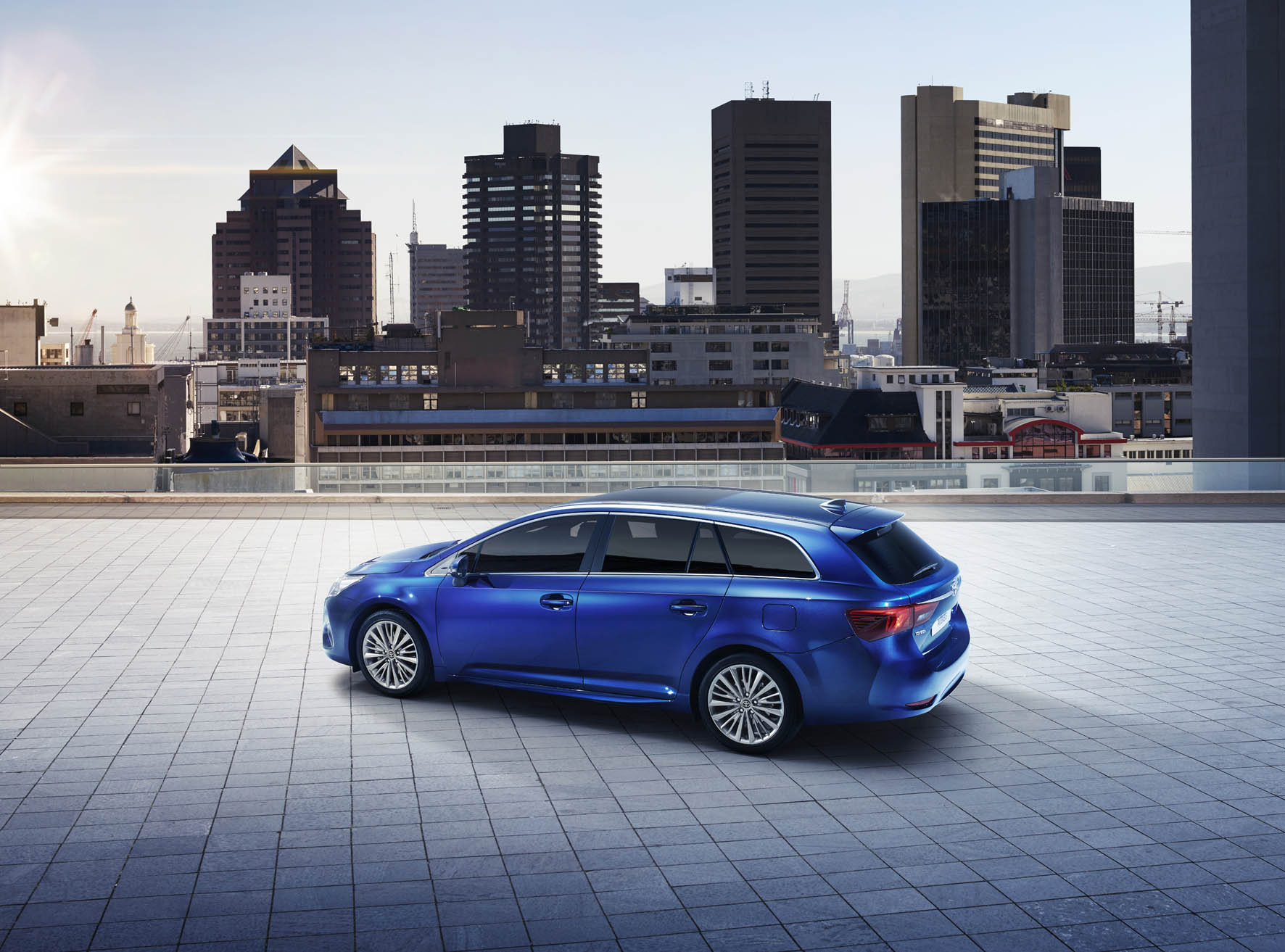 Toyota heeft de vanafprijzen van de vernieuwde Toyota Avensis met 1.6 D-4D dieselmotor bekend gemaakt. Hij is er vanaf 28.995 euro en komt met 20% bijtelling, voor de zakelijk rijder als Lease Pro.