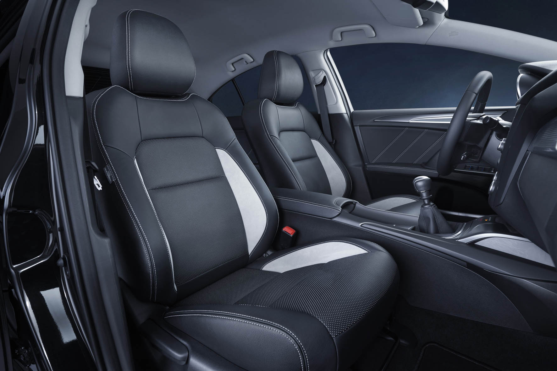 Toyota heeft de vanafprijzen van de vernieuwde Toyota Avensis met 1.6 D-4D dieselmotor bekend gemaakt. Hij is er vanaf 28.995 euro en komt met 20% bijtelling, voor de zakelijk rijder als Lease Pro.