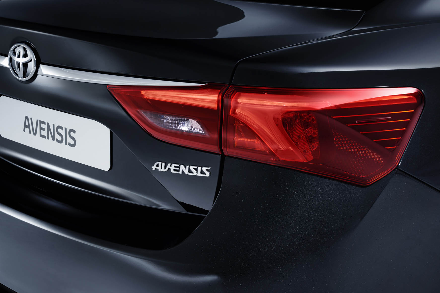 Toyota heeft de vanafprijzen van de vernieuwde Toyota Avensis met 1.6 D-4D dieselmotor bekend gemaakt. Hij is er vanaf 28.995 euro en komt met 20% bijtelling, voor de zakelijk rijder als Lease Pro.
