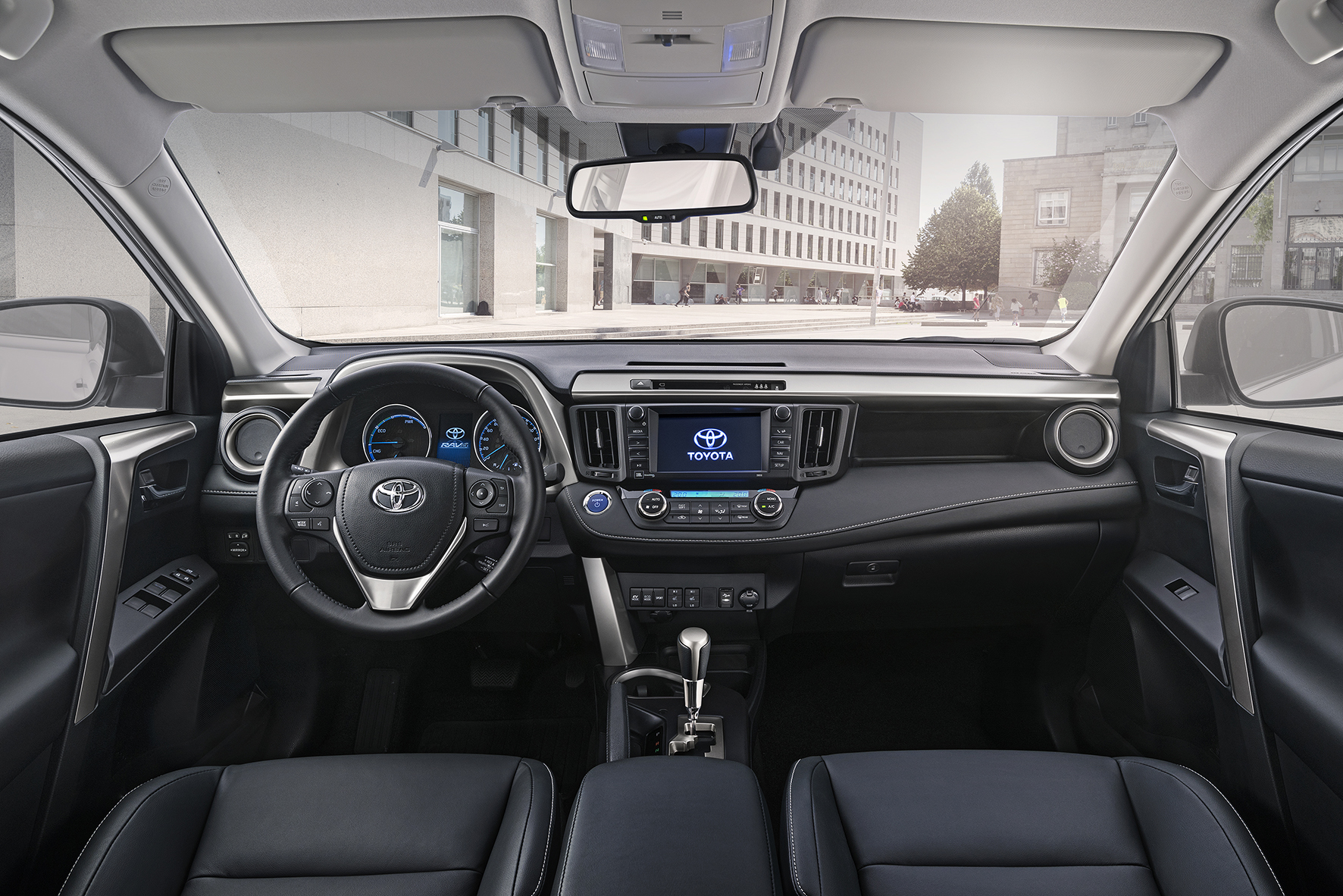 Toyota introduceert de RAV4 Hybrid begin 2016. De autotest laat nog heel even op zich wachten maar we hebben al wel alle prijzen.
