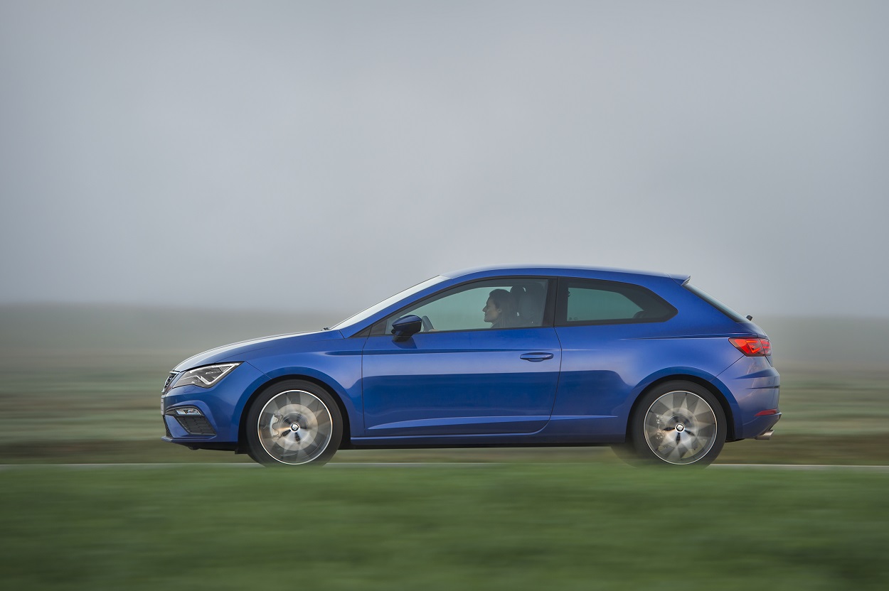 De driedeursvariant en de Cupra-modellen van de vernieuwde SEAT Leon zijn nu ook van een prijskaartje voorzien. De driedeurs is er vanaf 31.150 euro.