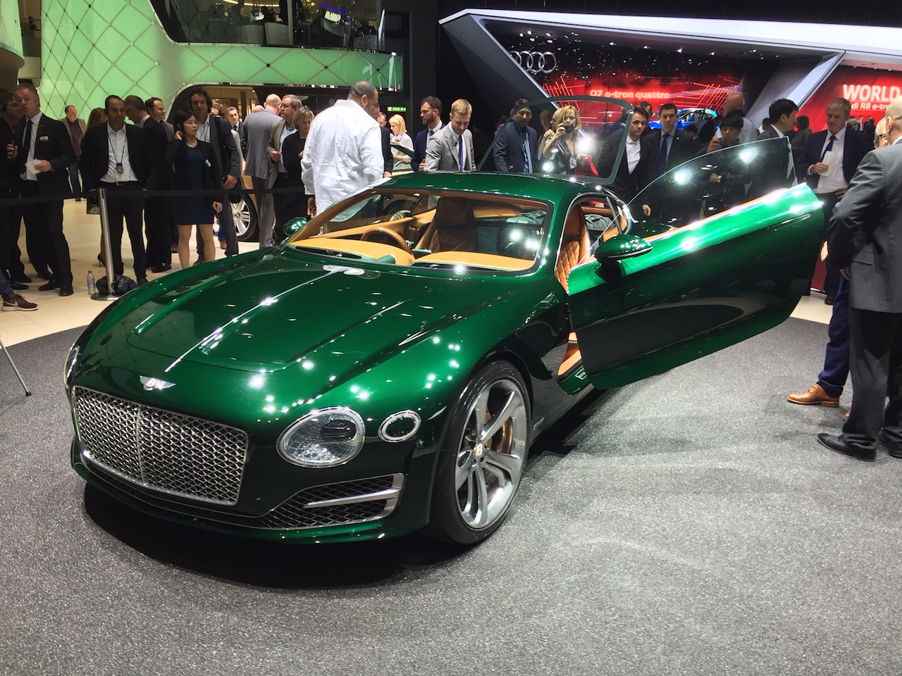 Met de Bentley EXP 10 Speed 6 laat het merk zien dat een kleinere sportwagen ook bij Bentley zou passen. Mogelijk gaat studiemodel in productie.