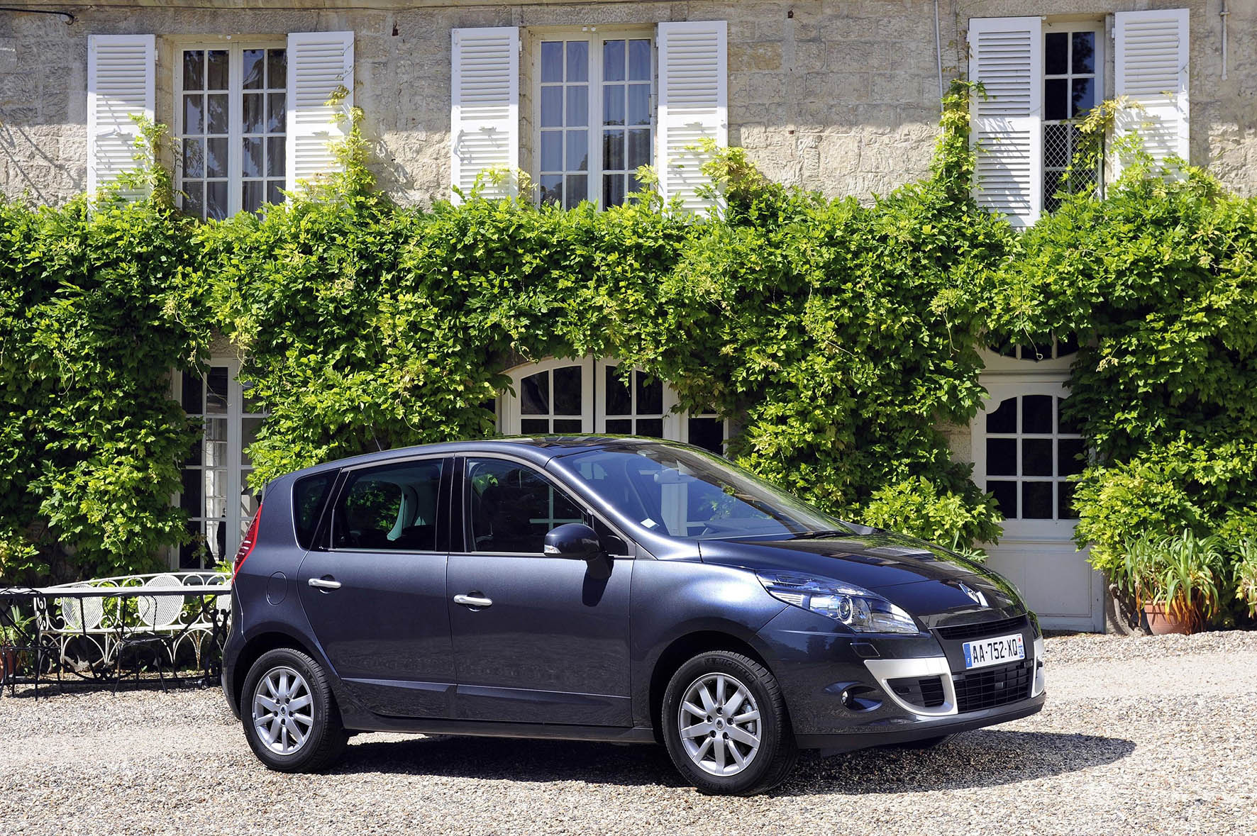 Renault onthult nieuwe Scnic op de Autosalon van Genve 2016. De Fransen laten het concept van de MPV niet los maar geven er wel een eigen draai aan. Eerste beelden!