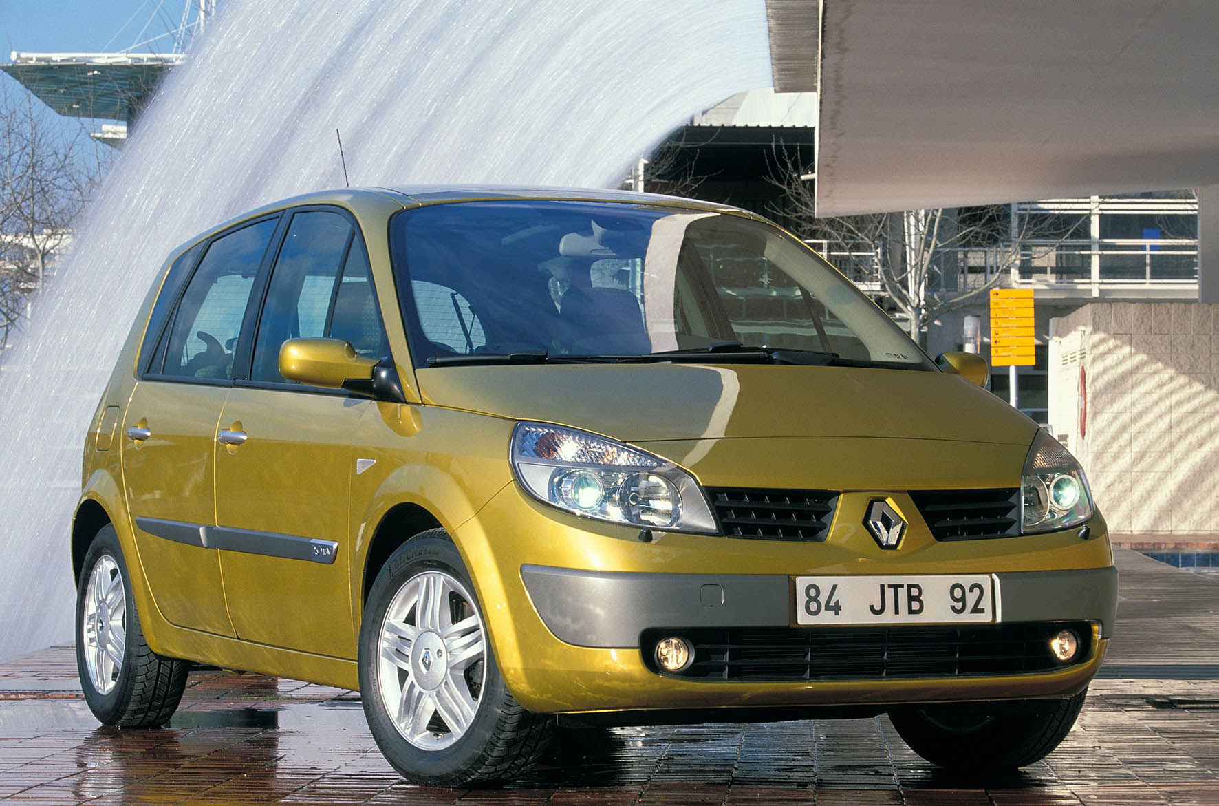 Renault onthult nieuwe Scnic op de Autosalon van Genve 2016. De Fransen laten het concept van de MPV niet los maar geven er wel een eigen draai aan. Eerste beelden!