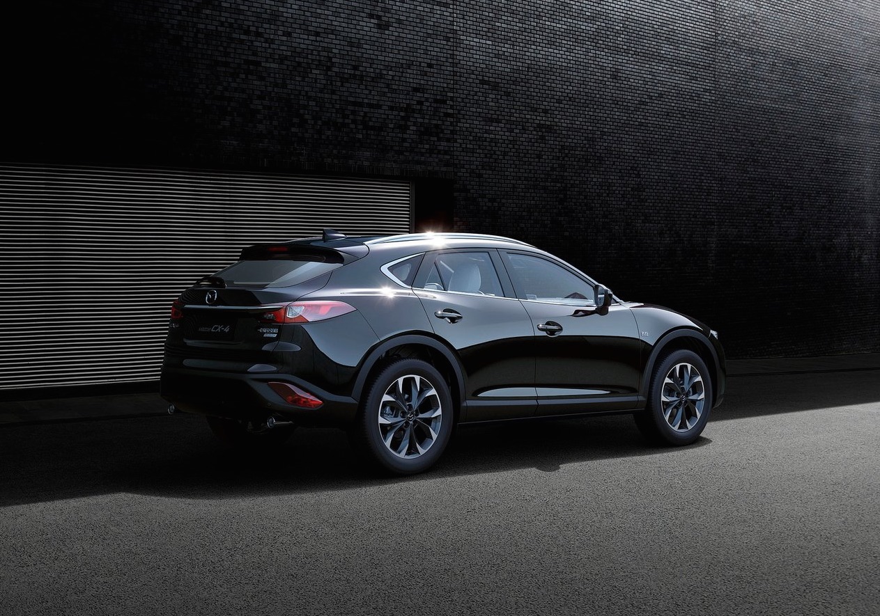 Mercedes, BMW, Audi en Mazda presenteren allemaal modellen die exclusief voor de markt in China zijn bedoeld. Zodoende blijven de A4L, E-Klasse Lang, BMW X1L en Mazda CX-4 bestemd voor de Chinezen.