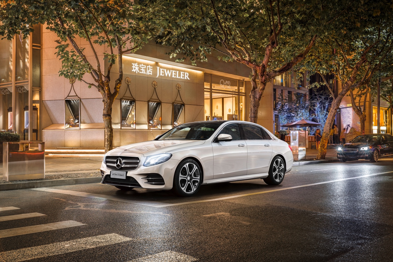 Mercedes, BMW, Audi en Mazda presenteren allemaal modellen die exclusief voor de markt in China zijn bedoeld. Zodoende blijven de A4L, E-Klasse Lang, BMW X1L en Mazda CX-4 bestemd voor de Chinezen.