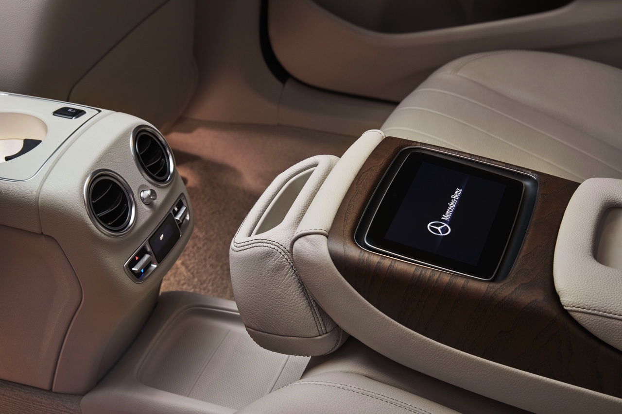 Mercedes, BMW, Audi en Mazda presenteren allemaal modellen die exclusief voor de markt in China zijn bedoeld. Zodoende blijven de A4L, E-Klasse Lang, BMW X1L en Mazda CX-4 bestemd voor de Chinezen.