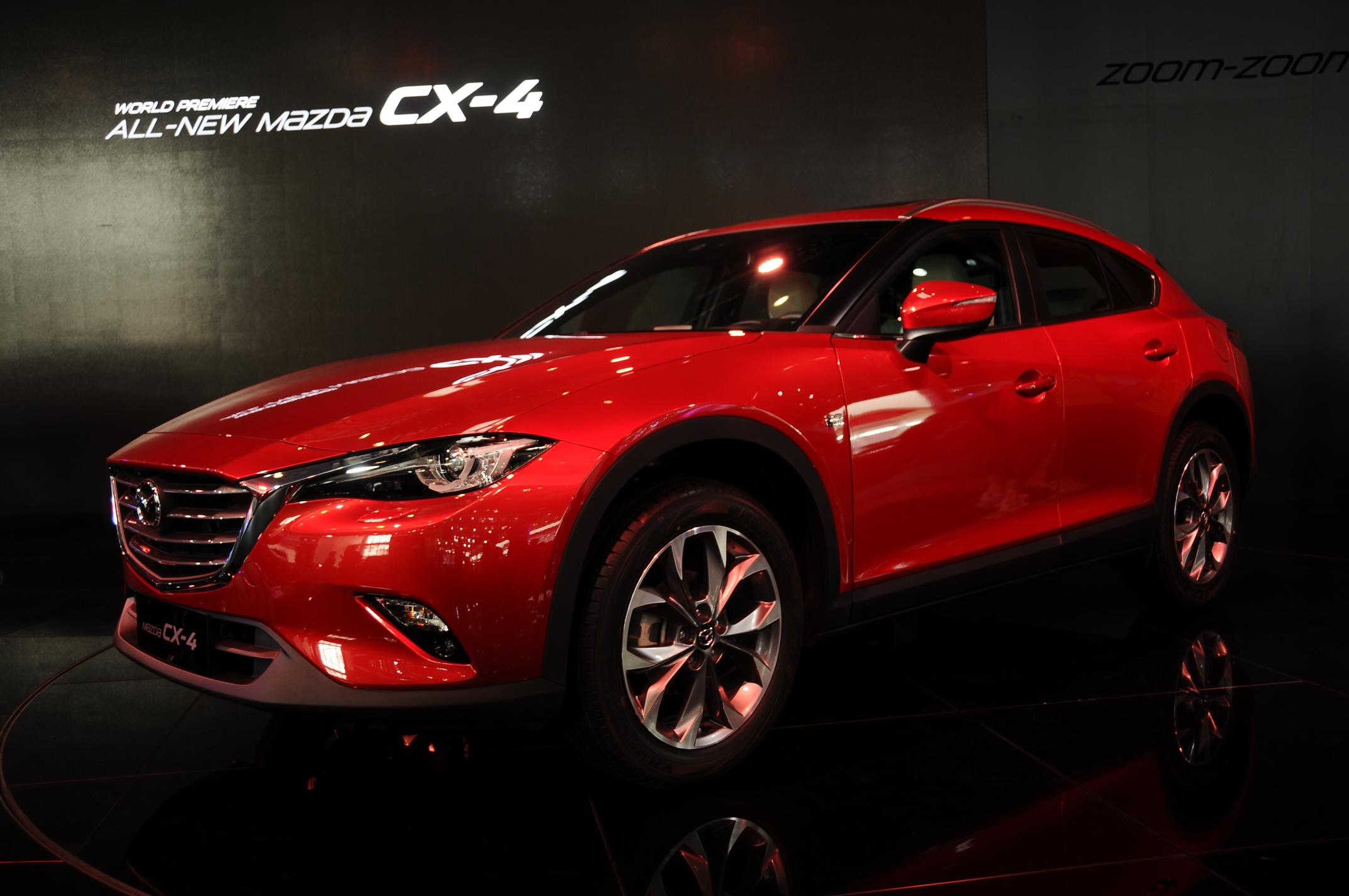 Mercedes, BMW, Audi en Mazda presenteren allemaal modellen die exclusief voor de markt in China zijn bedoeld. Zodoende blijven de A4L, E-Klasse Lang, BMW X1L en Mazda CX-4 bestemd voor de Chinezen.