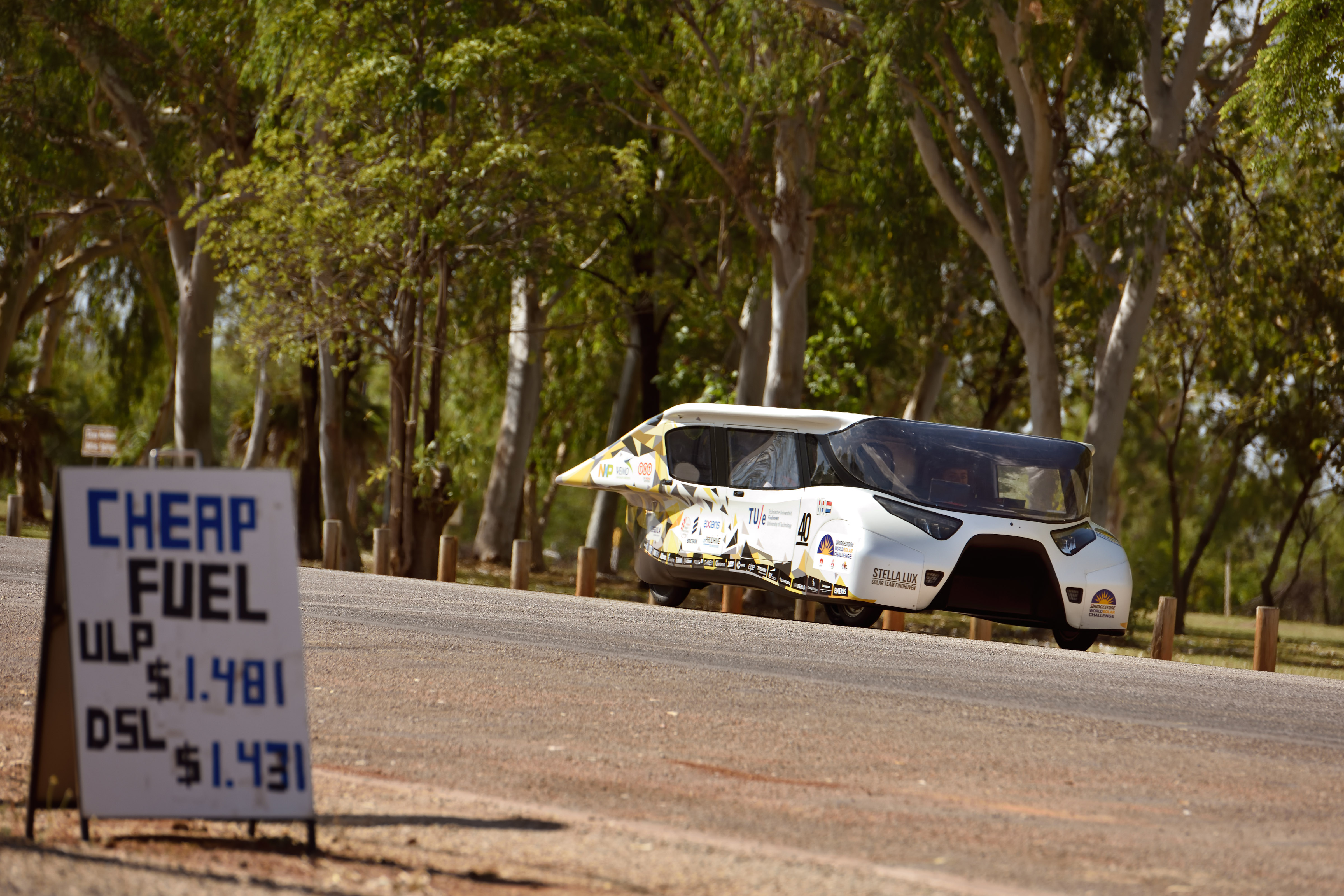Stella Lux realiseert 1500 kilometer actieradius in World Solar Challenge 2015.