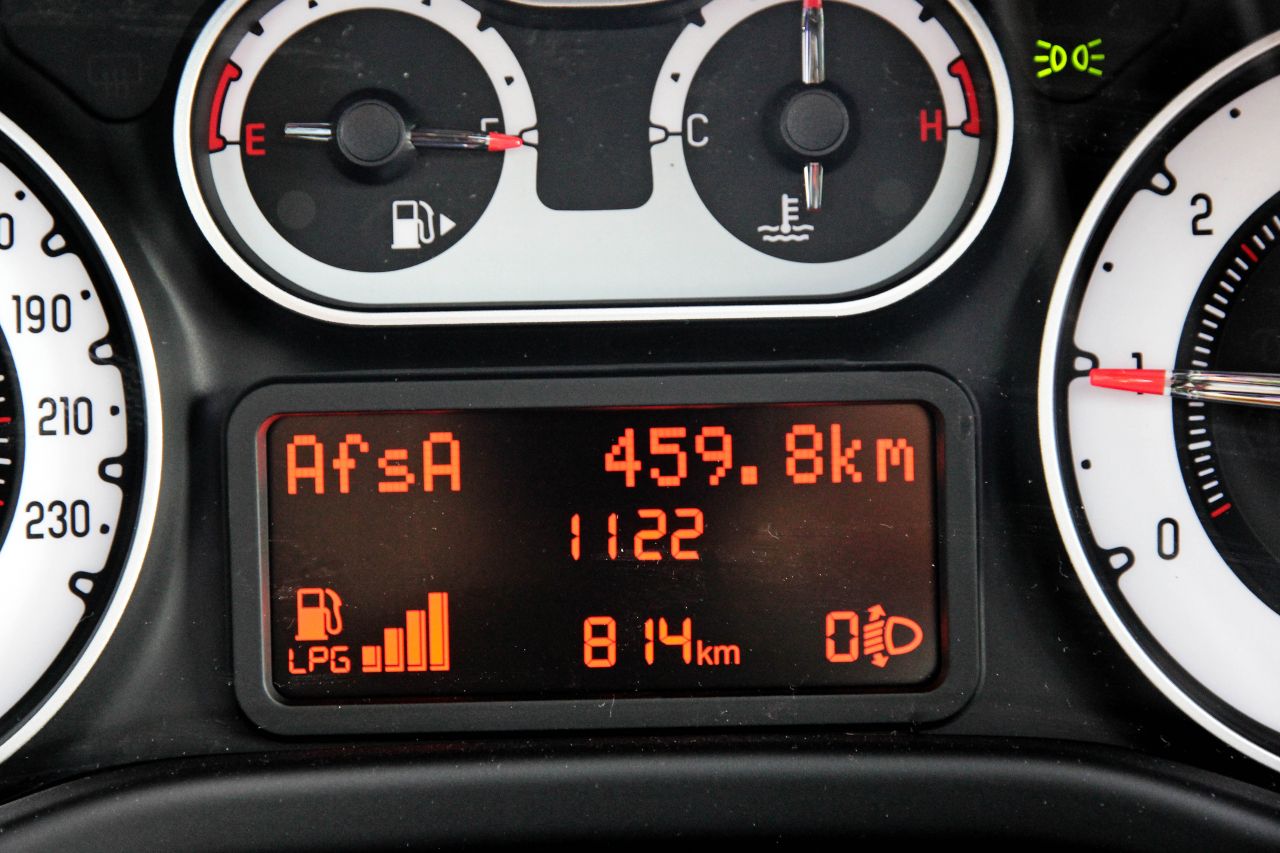 Autotest Fiat 500L en nieuwe Fiat 500. In een retour Amsterdam-Maastricht schatten we de 500L en 500 opnieuw op waarde.