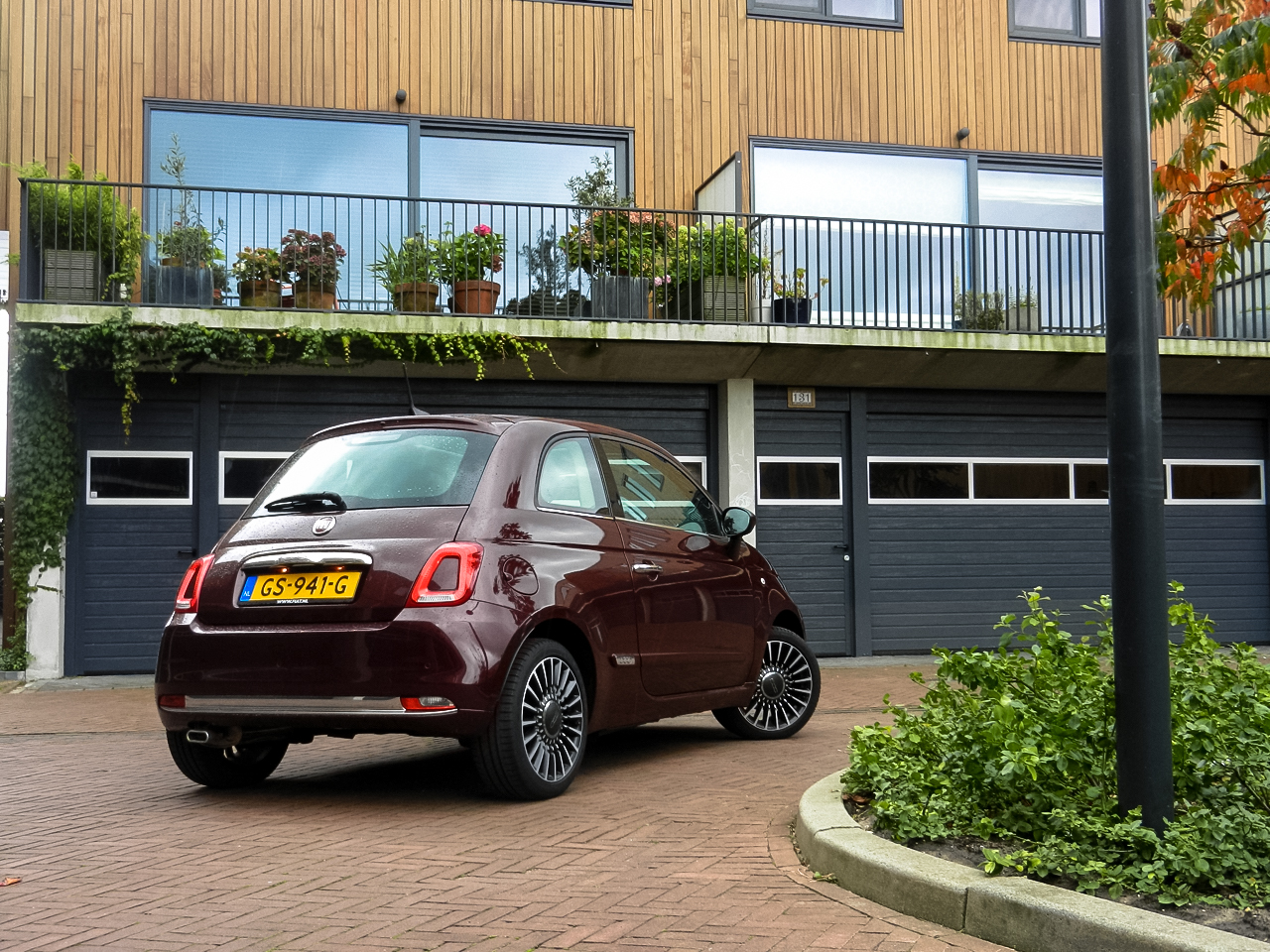 Autotest Fiat 500L en nieuwe Fiat 500. In een retour Amsterdam-Maastricht schatten we de 500L en 500 opnieuw op waarde.