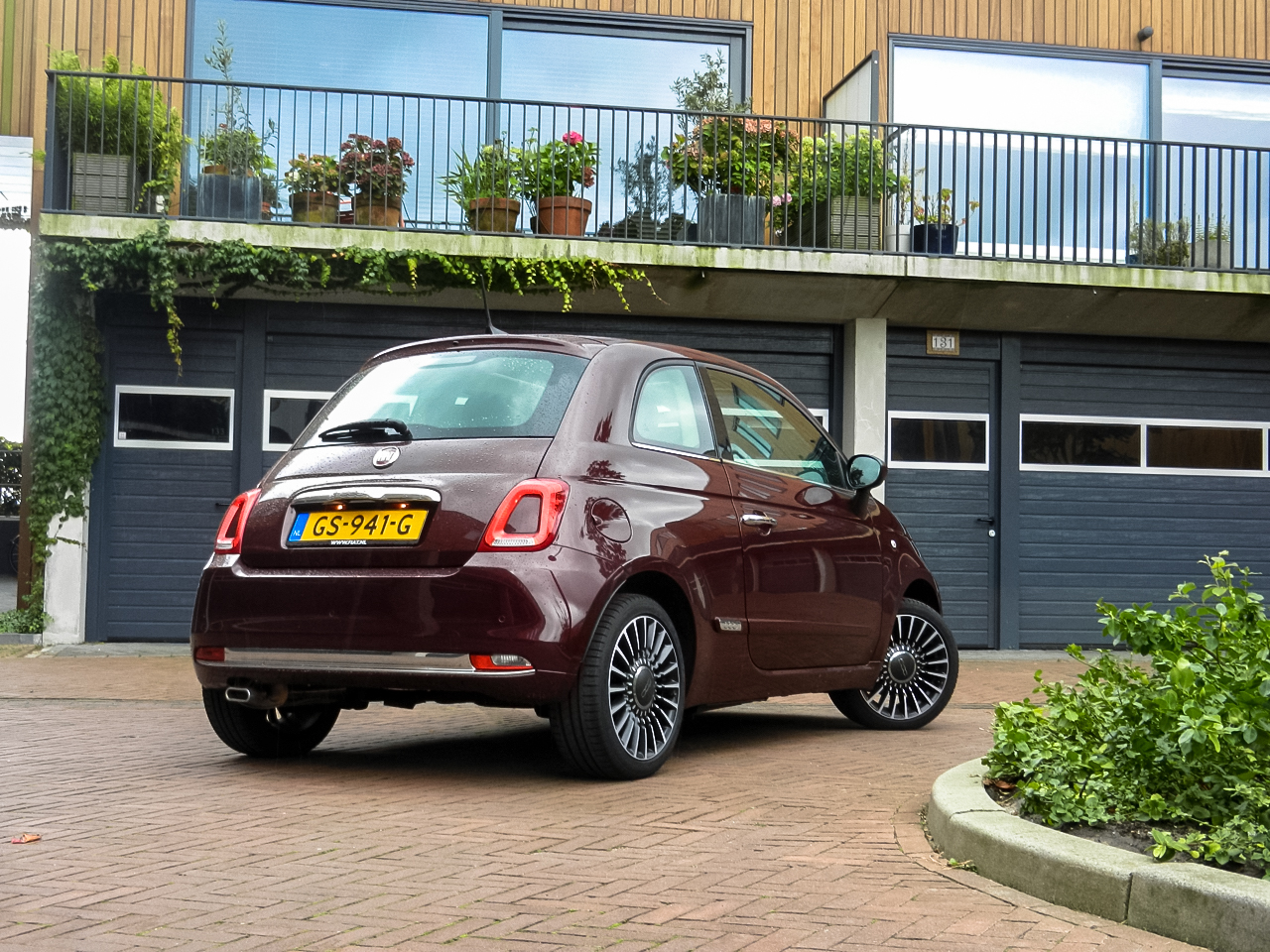 Autotest Fiat 500L en nieuwe Fiat 500. In een retour Amsterdam-Maastricht schatten we de 500L en 500 opnieuw op waarde.