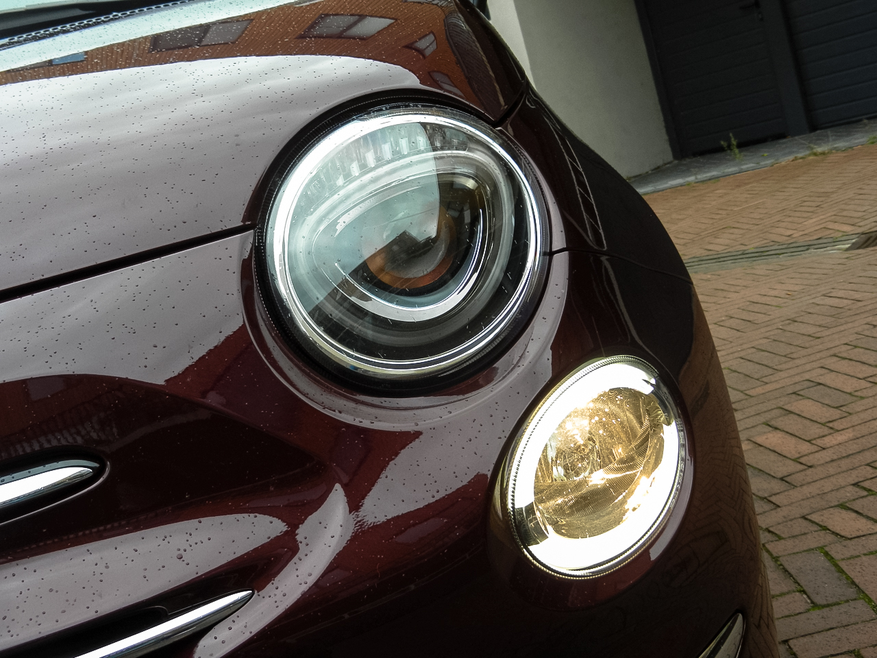 Autotest Fiat 500L en nieuwe Fiat 500. In een retour Amsterdam-Maastricht schatten we de 500L en 500 opnieuw op waarde.