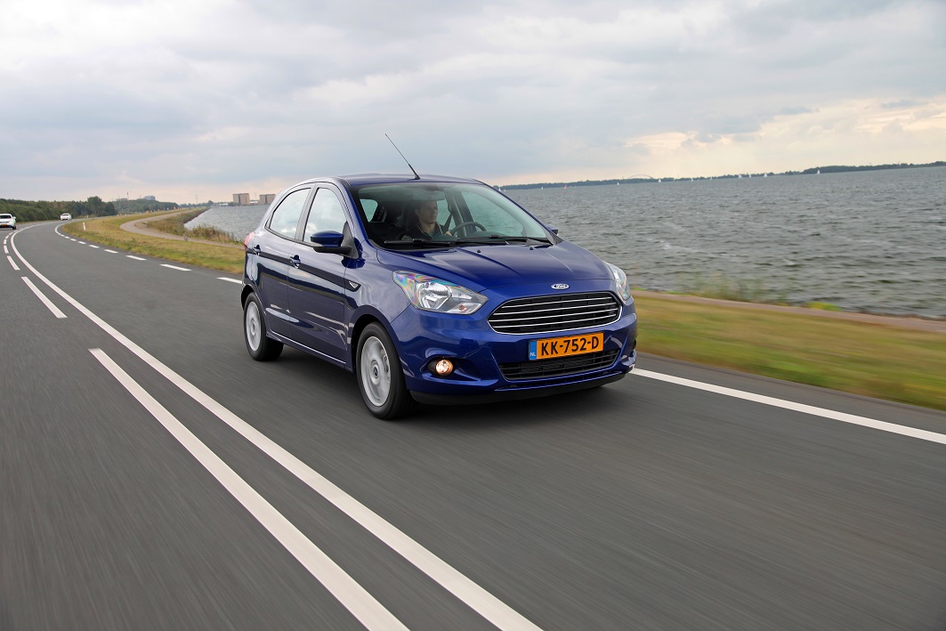 AutoVandaag deed een rijtest met de nieuwe Ford Ka+ Trend Ultimate 85 pk. De auto vormt een budgetmodel onder de even grote Fiesta. Voegt dat wat toe?
