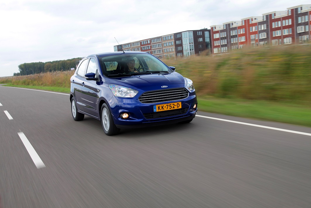 AutoVandaag deed een rijtest met de nieuwe Ford Ka+ Trend Ultimate 85 pk. De auto vormt een budgetmodel onder de even grote Fiesta. Voegt dat wat toe?