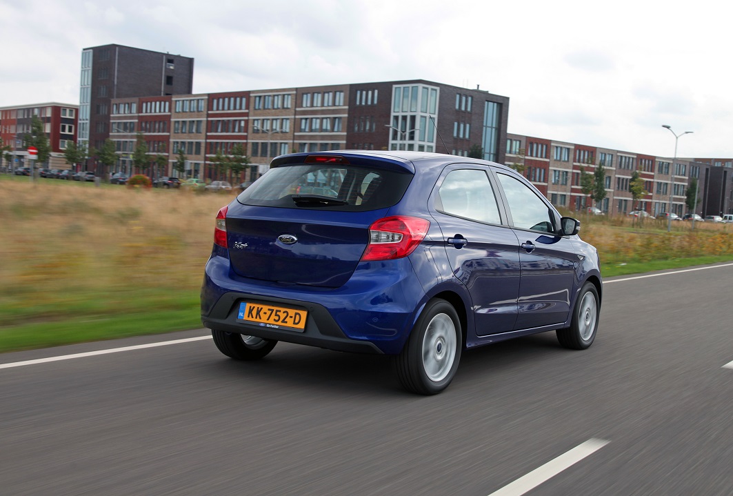 AutoVandaag deed een rijtest met de nieuwe Ford Ka+ Trend Ultimate 85 pk. De auto vormt een budgetmodel onder de even grote Fiesta. Voegt dat wat toe?