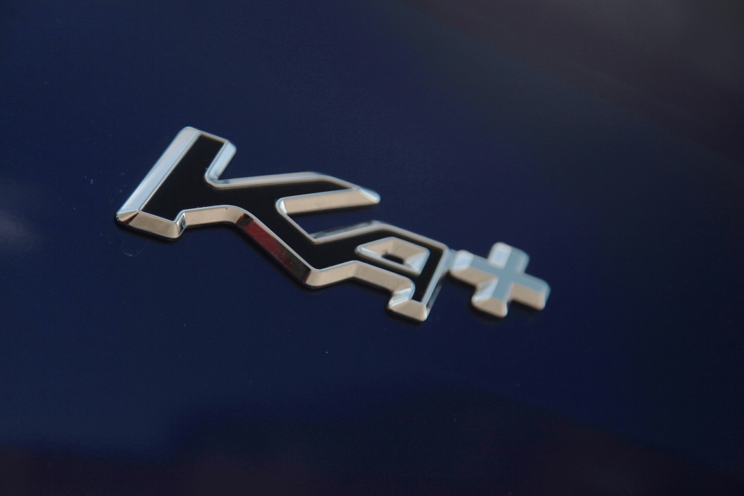 AutoVandaag deed een rijtest met de nieuwe Ford Ka+ Trend Ultimate 85 pk. De auto vormt een budgetmodel onder de even grote Fiesta. Voegt dat wat toe?