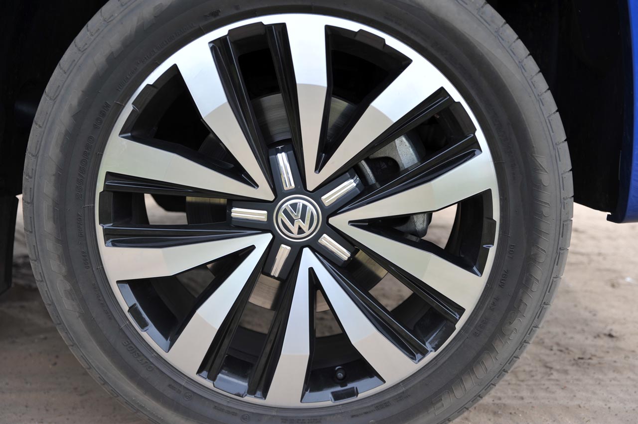 De bestaande Amarok pick-up is door Volkswagen flink aangepakt. De auto beschikt onder meer over een nieuwe V6 dieselmotor die een hernieuwde kennismaking vraagt.
