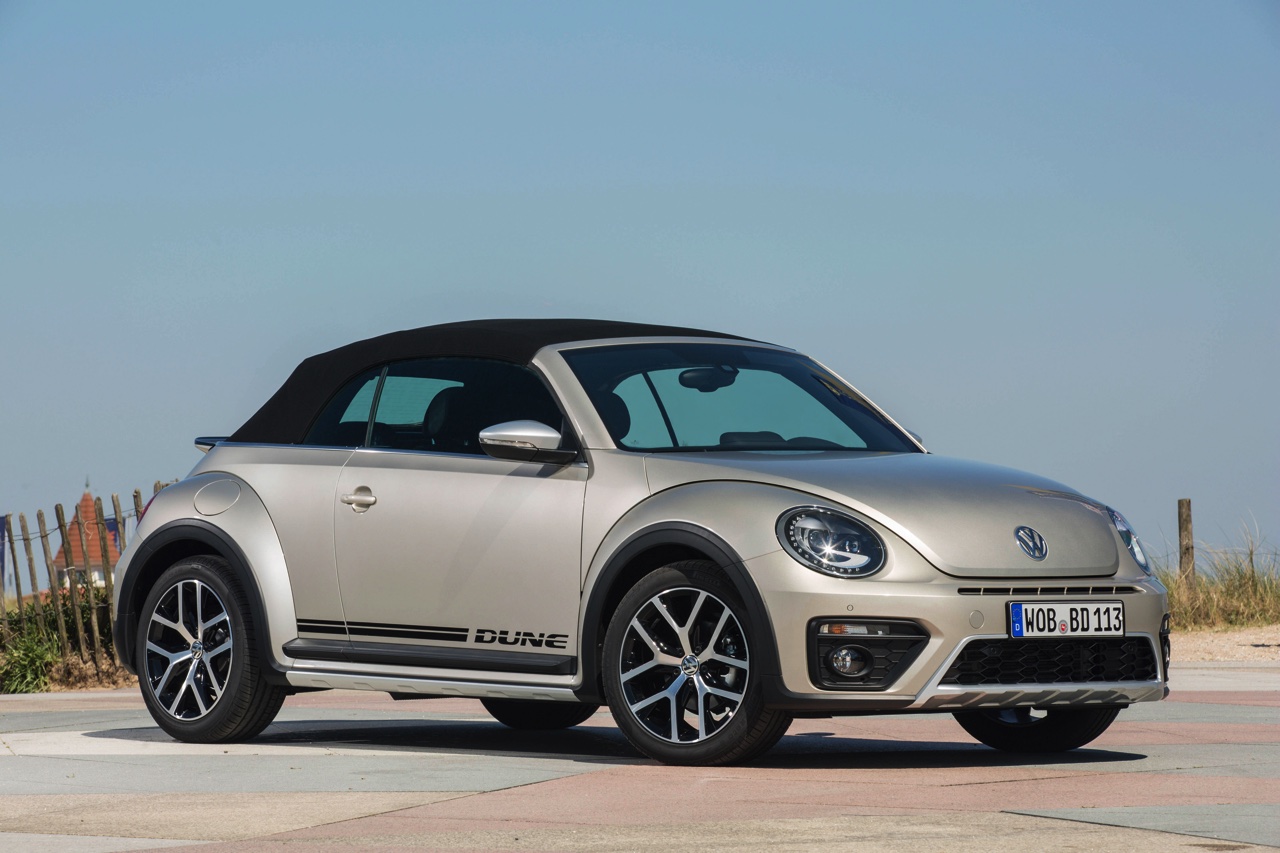 Autotest Volkswagen Beetle Dune, de stoere Beetle met historische verantwoording. AutoVandaag rijdt met de Beetle Dune 1.4 TSI en 2.0 TSI DSG.