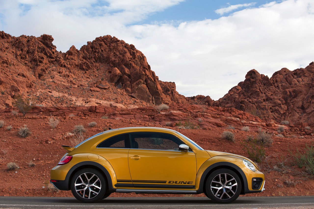 Volkswagen Beetle Dune toch naar Nederland. Het is een extra stoere uitvoering met verhoogde rijhoogte.