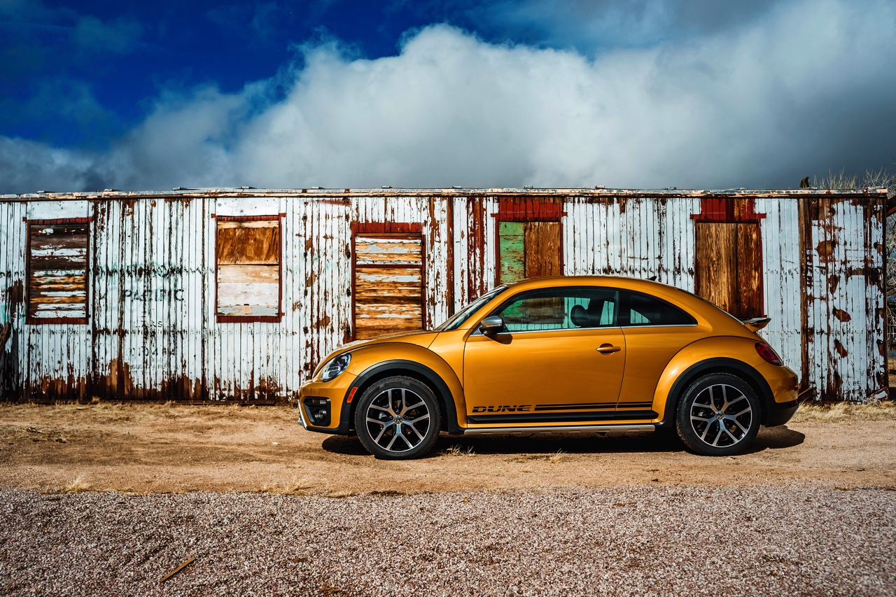 Volkswagen Beetle Dune toch naar Nederland. Het is een extra stoere uitvoering met verhoogde rijhoogte.