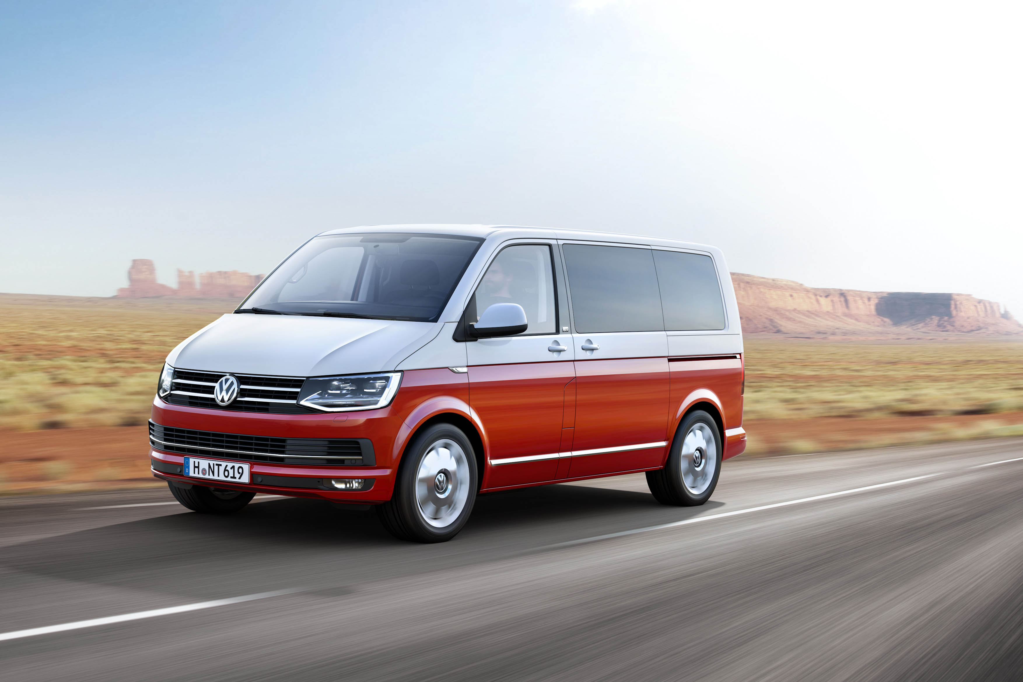 Volkswagen Transporer T1 Bulli zorgt met Porsche genen en 530 pk motor voor spektakel op Wrthersee Treffen 2015.