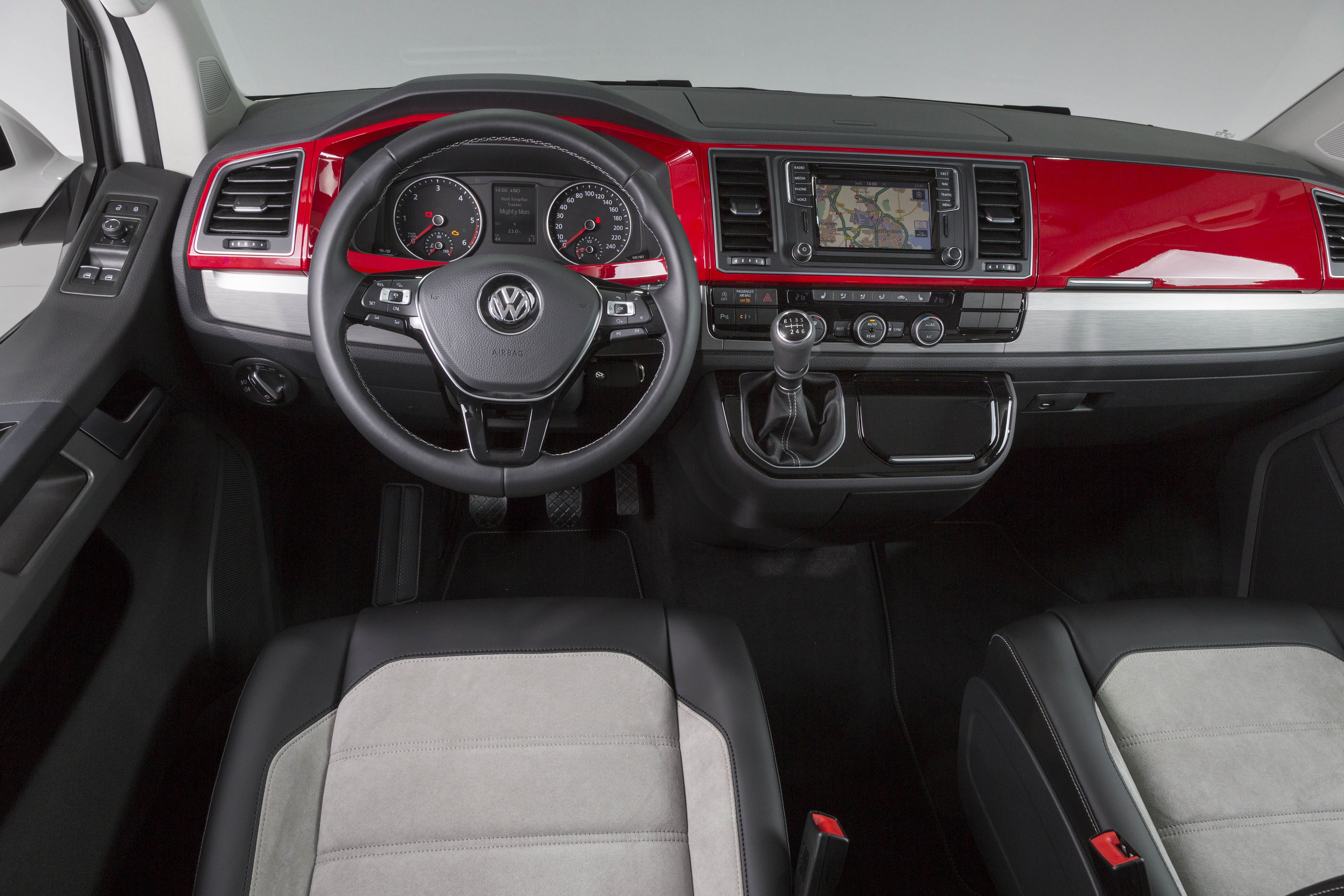 Volkswagen Transporer T1 Bulli zorgt met Porsche genen en 530 pk motor voor spektakel op Wrthersee Treffen 2015.