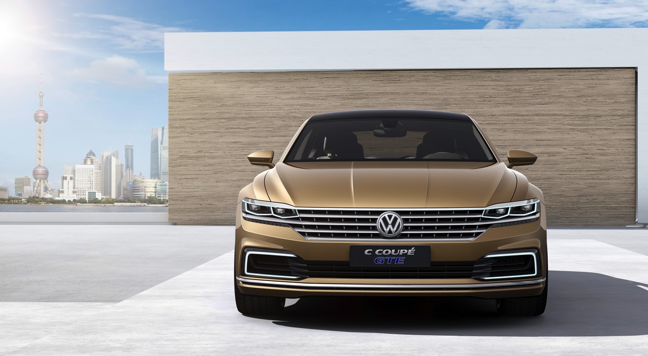 Volkswagen C Coup GTE is een studiemodel van vijf meter, een voorproefje van nieuwe sedans die Volkswagen in de planning heeft, waaronder een Phaeton.