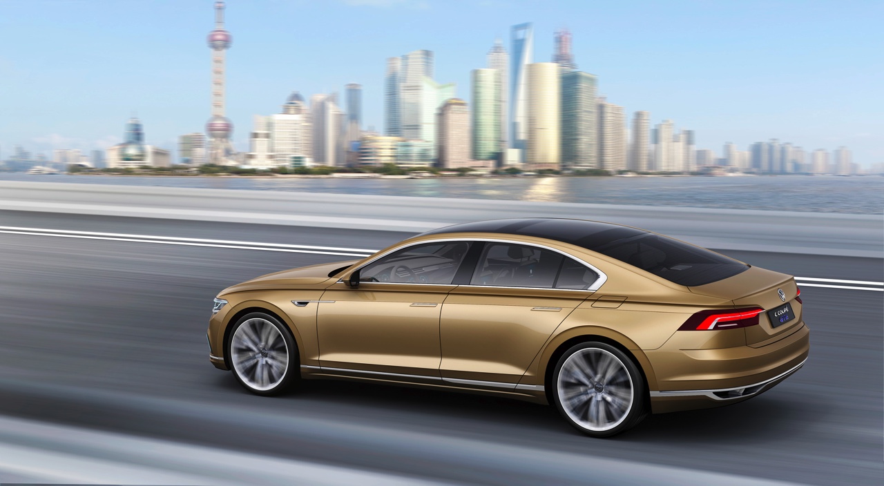 Volkswagen C Coup GTE is een studiemodel van vijf meter, een voorproefje van nieuwe sedans die Volkswagen in de planning heeft, waaronder een Phaeton.