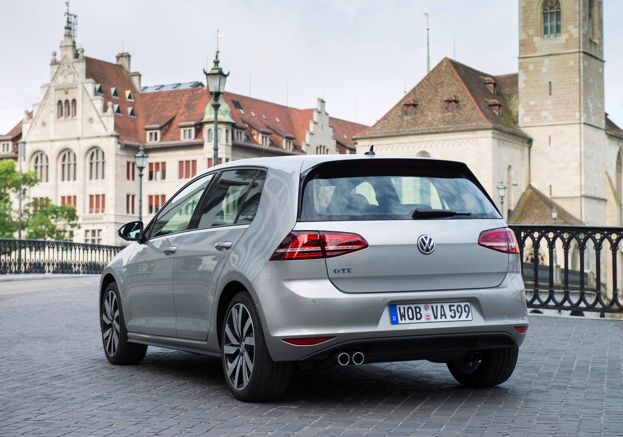 De Volkswagen Golf GTE plug-in hybride is extra aantrekkelijk als Connected Series met meer uitrusting tegen lagere bijtelling.