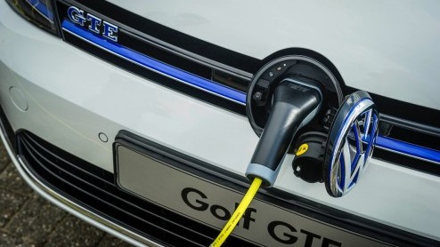 Volkswagen Golf GTE plug-in hybride in november leverbaar met 7% bijtelling. Nu te bestellen vanaf 36.995 euro.