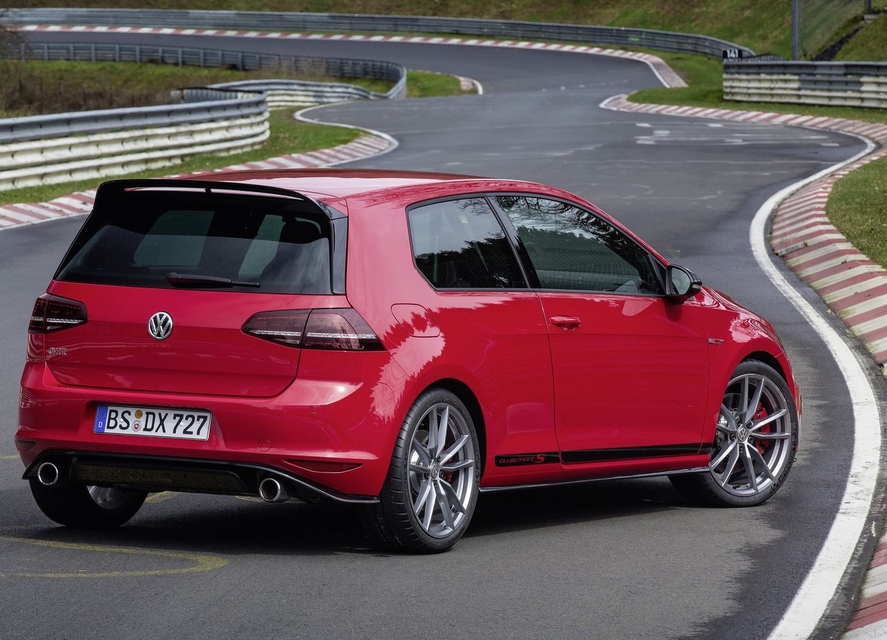 Video van Volkswagen Golf GTI Clubsport S op de N?rburgring. De opper-GTI is de snelste voorwielaandrijver op de Nordschleife dankzij allerlei (lichtgewicht) aanpassingen.