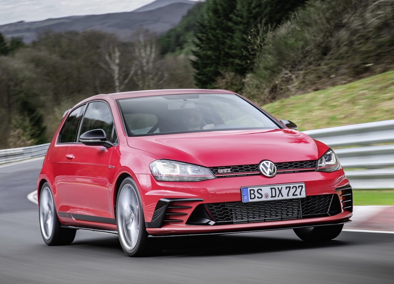 Video van Volkswagen Golf GTI Clubsport S op de N?rburgring. De opper-GTI is de snelste voorwielaandrijver op de Nordschleife dankzij allerlei (lichtgewicht) aanpassingen.