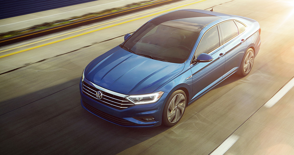 Volkswagen haalde in Detroit het doek van de nieuwe Jetta op een MQB-platform. De komst naar Nederland is onzeker.