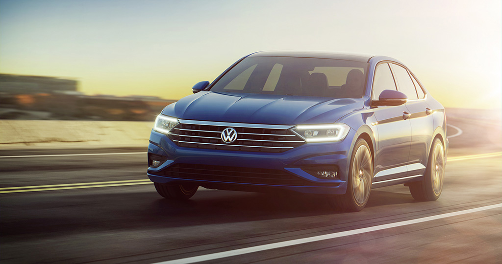 Volkswagen haalde in Detroit het doek van de nieuwe Jetta op een MQB-platform. De komst naar Nederland is onzeker.